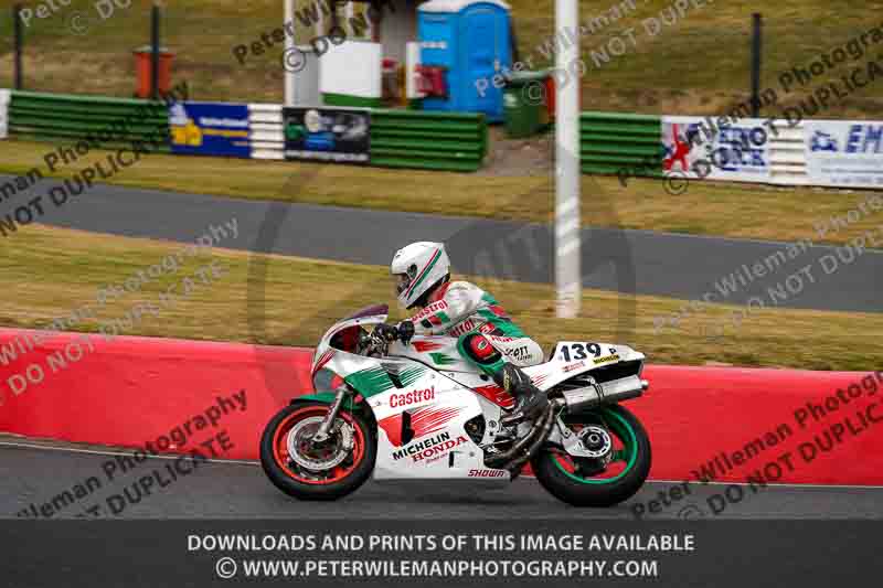 Vintage motorcycle club;eventdigitalimages;mallory park;mallory park trackday photographs;no limits trackdays;peter wileman photography;trackday digital images;trackday photos;vmcc festival 1000 bikes photographs